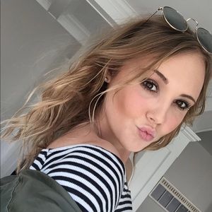 Meet your Posher, Abbey